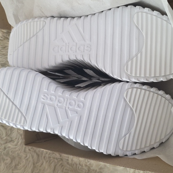 Adidas Kaptir 3.0 Men\'s White and Black Sneakers 11 NEW NIB